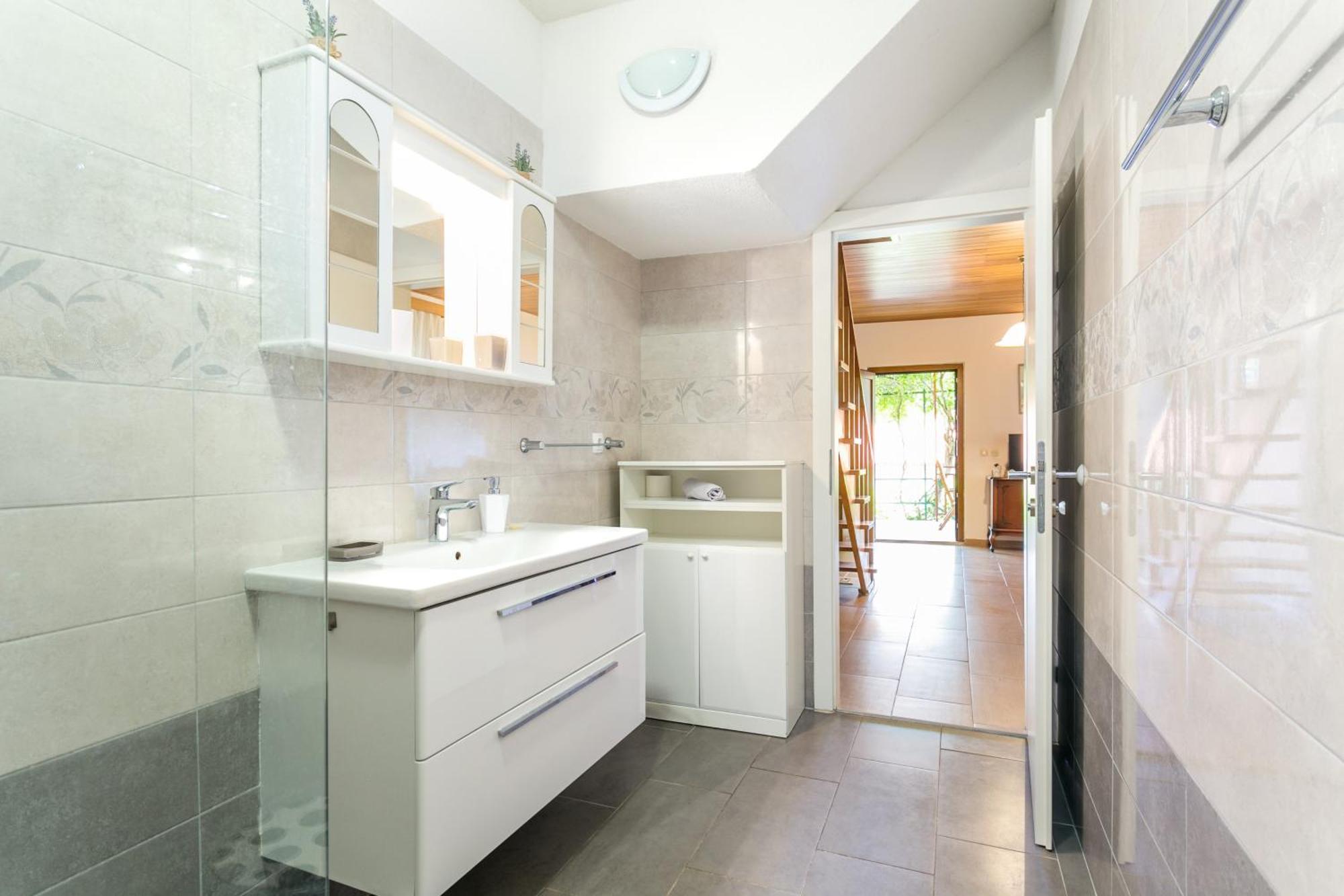 Apartments By The Sea Baska Voda, Makarska - 300 Ruang foto